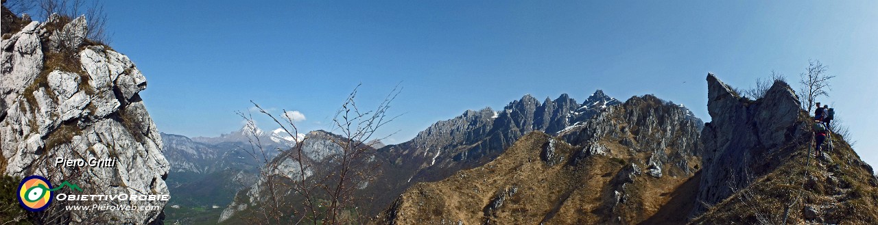 37 Panoramica sulla Cresta di Giumenta e verso il Resegone.jpg